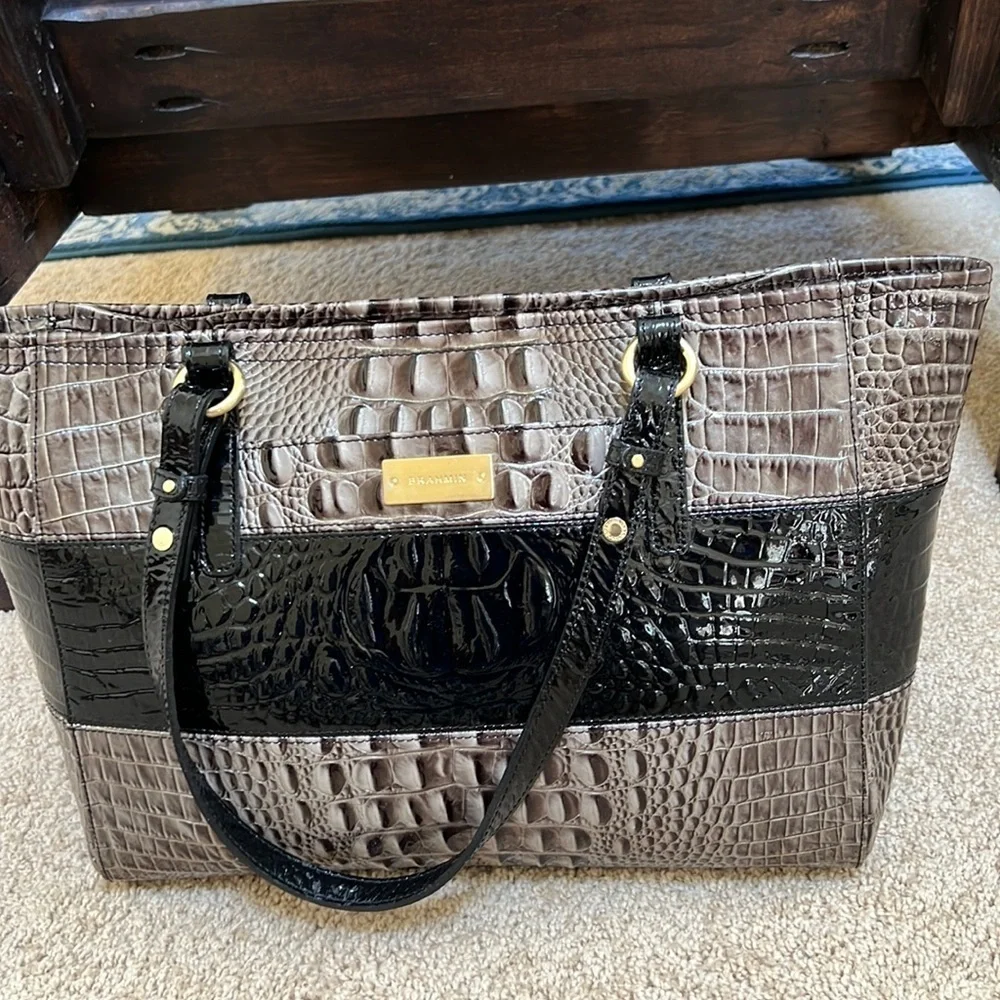 BRAHMIN Melbourne Asher greyish brown with black zippered bag